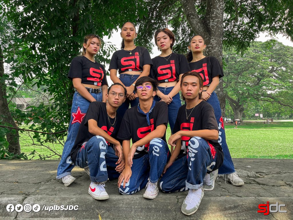 uplbSJDC's tweet photo. Last October 8, 2023, our team walked the parade and performed to celebrate UPLB's 105th Loyalty Day and to once again commemorate our 25th founding anniversary! β€οΈπ€
(1/3)
#UPLBLoyaltyDay2023
#UPLBSJDC #SJDC25thAnniversary
#CreateTheCurrent #MakeWaves https://t.co/6HHMAQXx1x