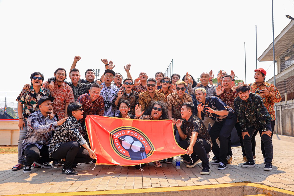 Brief dari saya kemarin ke pemain sangat jelas: harus kalah dan pakai batik!

Alhamdulillah nurut, meskipun sempat kuatir ada yg pake batik Barca, Inter, MU dll. 

<a href="/Standupindo_FC/">STANDUPINDO FOOTBALL CLUB</a> dan <a href="/Standupindo/">IG: standupindonesia</a> support warisan bangsa.