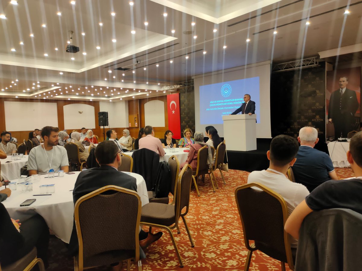 ASHB_COCUK's tweet photo. Genel Müdürlüğümüz ve @SaveChildrenTR   işbirliğinde düzenlenen, “SED Hizmetinde Görevli Meslek Elemanlarına Yönelik Hizmet İçi Eğitim” bugün Antalya’da başladı. 5 gün sürecek eğitime deprem bölgesinde SED hizmetinde çalışan personel katıldı.

@tcailesosyal  
@MahinurOzdemir https://t.co/0KvuT4imCx