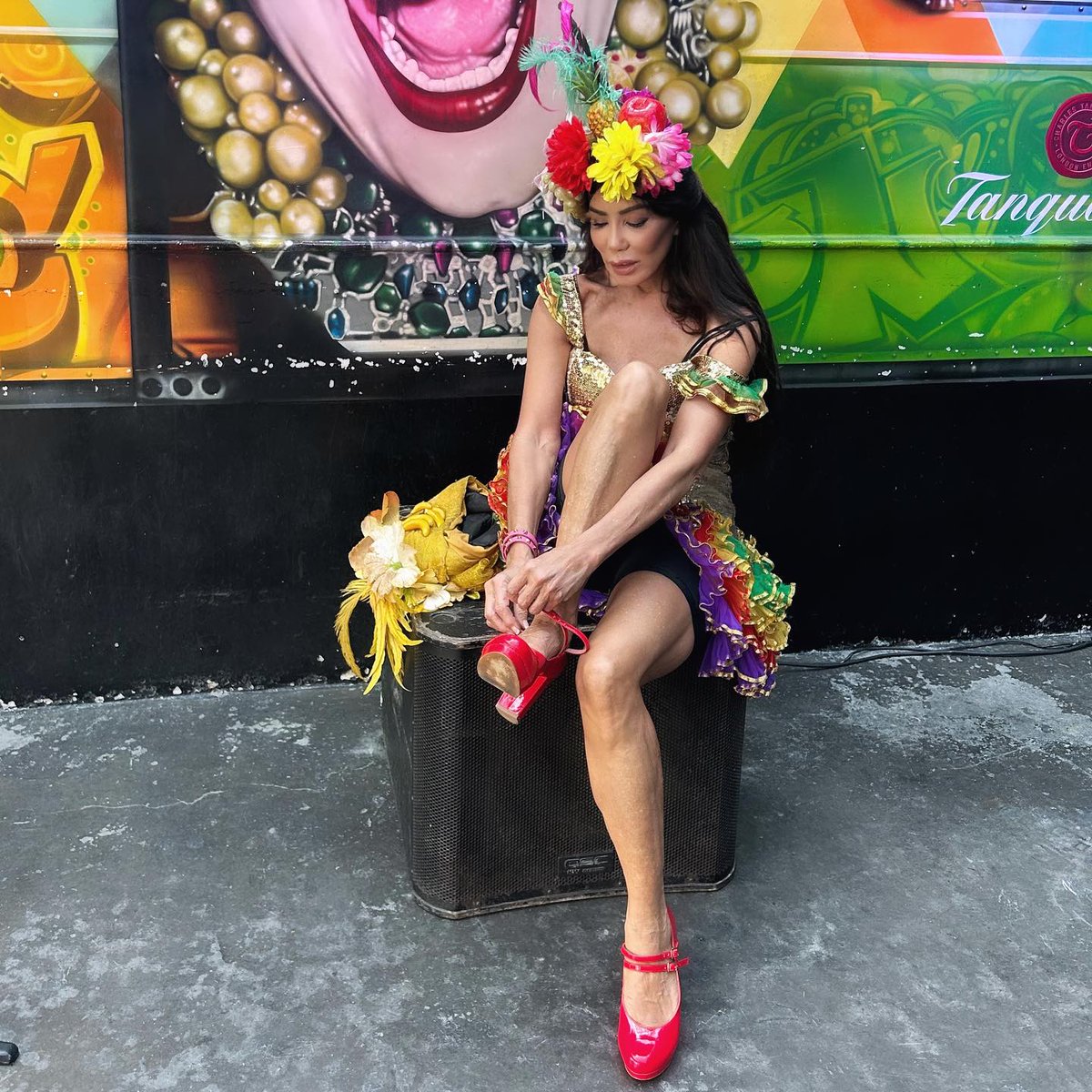 Visiting #SãoPaulo with Steve. It takes a lot of effort to try to be someone else. Channeling #CarmenMiranda (which meant losing the black boots), a Portuguese-born Brazilian singer, dancer and actress, "The Brazilian Bombshell", was known for her signature fruit hat and outfit.