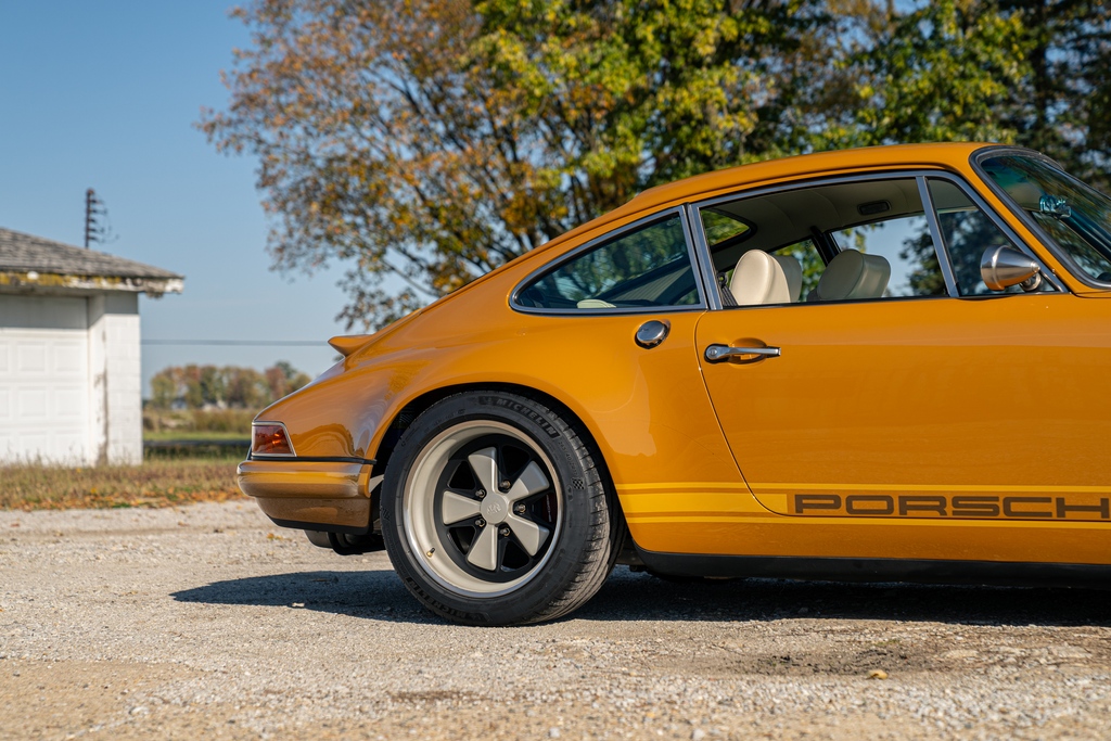 GRPerf's tweet photo. ⚠️4 Hours Left⚠️

❗️⁠LIVE on @Bringatrailer❗️⁠

⁠Last chance to own this spectacular 1990 Porsche 911 Reimagined by Singer⁠.

https://t.co/fzwu0N1y9g
⁠
#GRP #GrahamRahalPerformance ⁠
#Indy #Indianapolis #Porsche #Singer⁠
#PorscheSinger #SingerReimagined #964 https://t.co/PERwMhU2D0