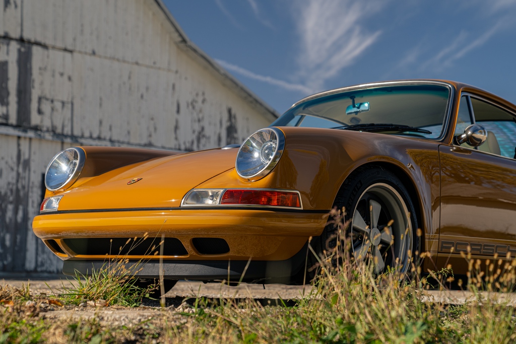 GRPerf's tweet photo. ⚠️4 Hours Left⚠️

❗️⁠LIVE on @Bringatrailer❗️⁠

⁠Last chance to own this spectacular 1990 Porsche 911 Reimagined by Singer⁠.

https://t.co/fzwu0N1y9g
⁠
#GRP #GrahamRahalPerformance ⁠
#Indy #Indianapolis #Porsche #Singer⁠
#PorscheSinger #SingerReimagined #964 https://t.co/PERwMhU2D0