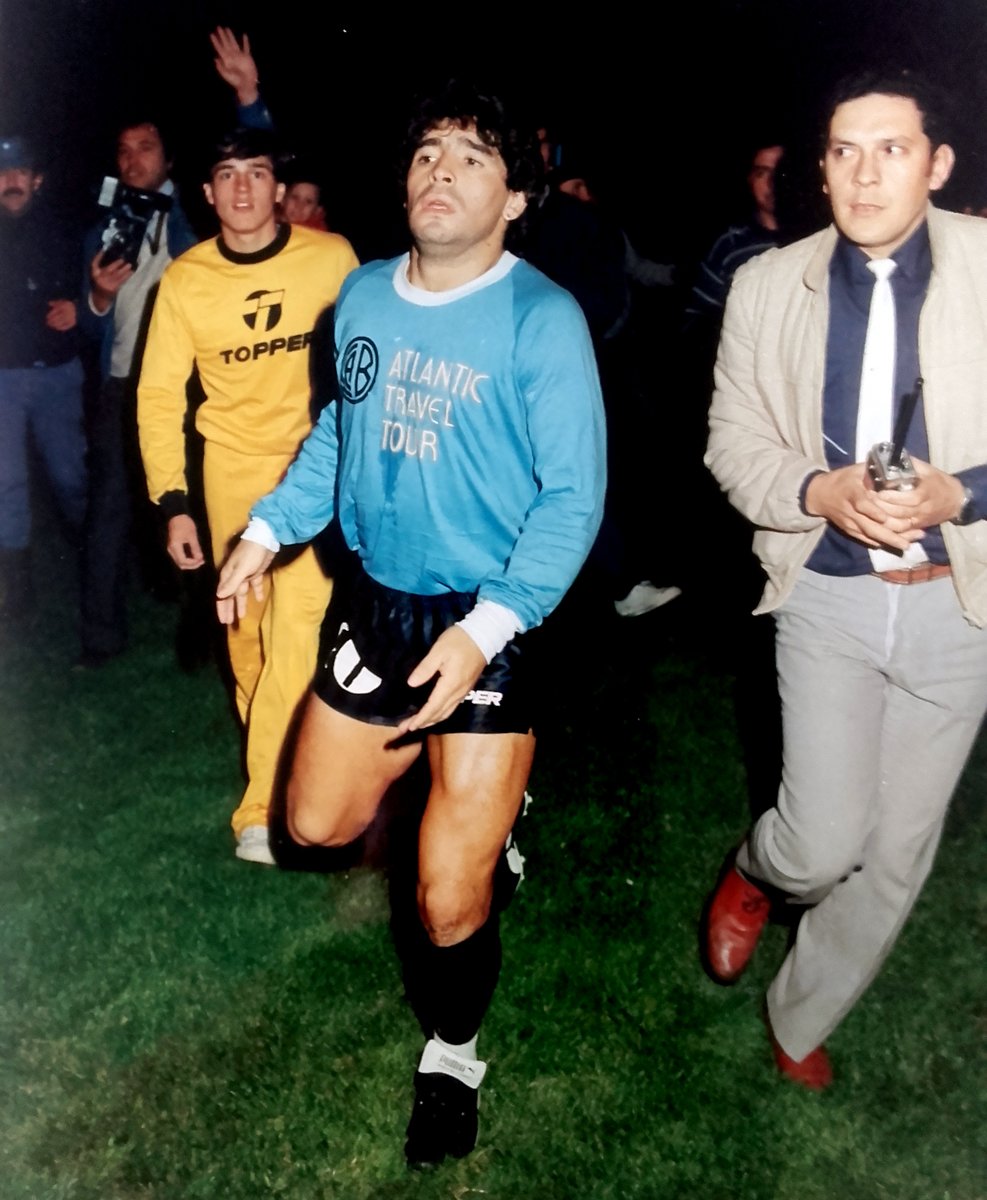 🔟 #UnDíaComoHoy nacía El Diego. El que se vistió de Pirata después de regalarnos la Copa del Mundo.

¡Gracias, D10S! 🩵

#DiegoEterno 🇦🇷