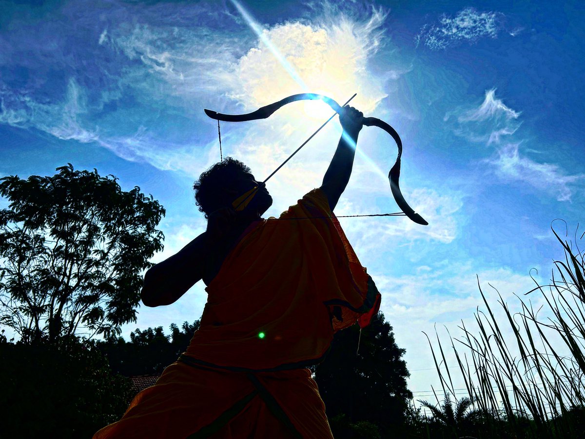 IDhanurveda's tweet photo. Valiance is like a bow.

@isodhan_dhanurveda 
@IDhanurveda 

#isodhan #isodhangurukulam #gurukul #vedic #warrior #dhanurvidya #dhanurveda #bow #valiance #art #tradtional #worldarchery #archery https://t.co/OS25wQAW1Q