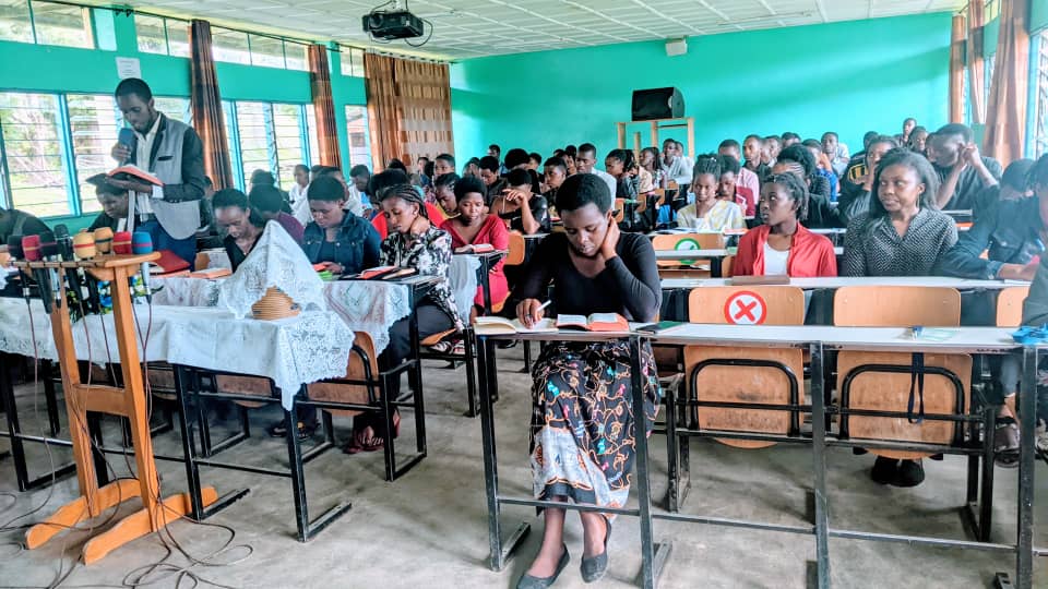 RasaCavm's tweet photo. SUNDAY SERVICE on 29/10/2023

#Theme: Kubaho ubuzima bufitiye abandi umumaro✍️ https://t.co/pmL27PLN3o