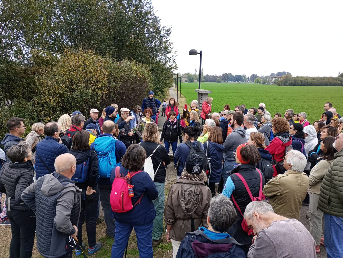 Bellissima camminata ieri all'Anello delle Acque! Più di 💯persone scoprendo con guide speciali il nuovo sentiero urbano CAI 620F nato dal progetto partecipato #ReggioEmiliaCittaDeiSentieri. Grazie a tutti coloro che quest'anno hanno camminato con noi. Arrivederci in primavera!💚