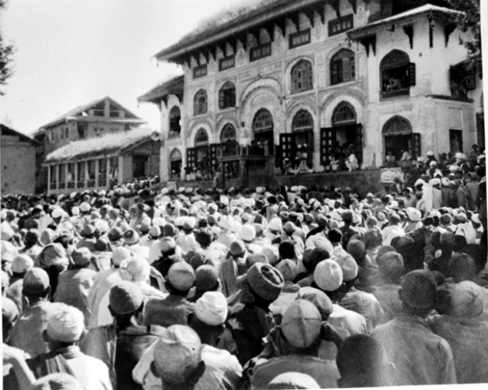 KashmirVantage's tweet photo. "The 𝗛𝗼𝗹𝘆 𝗥𝗲𝗹𝗶𝗰 incident" is considered one of the most important important event in the history of modem Kashmir as its aftermath brought to the forefront the many relationships that have defined Kashmir’s contemporary history and politics: the relationship between + https://t.co/YRGQUk7c4Z