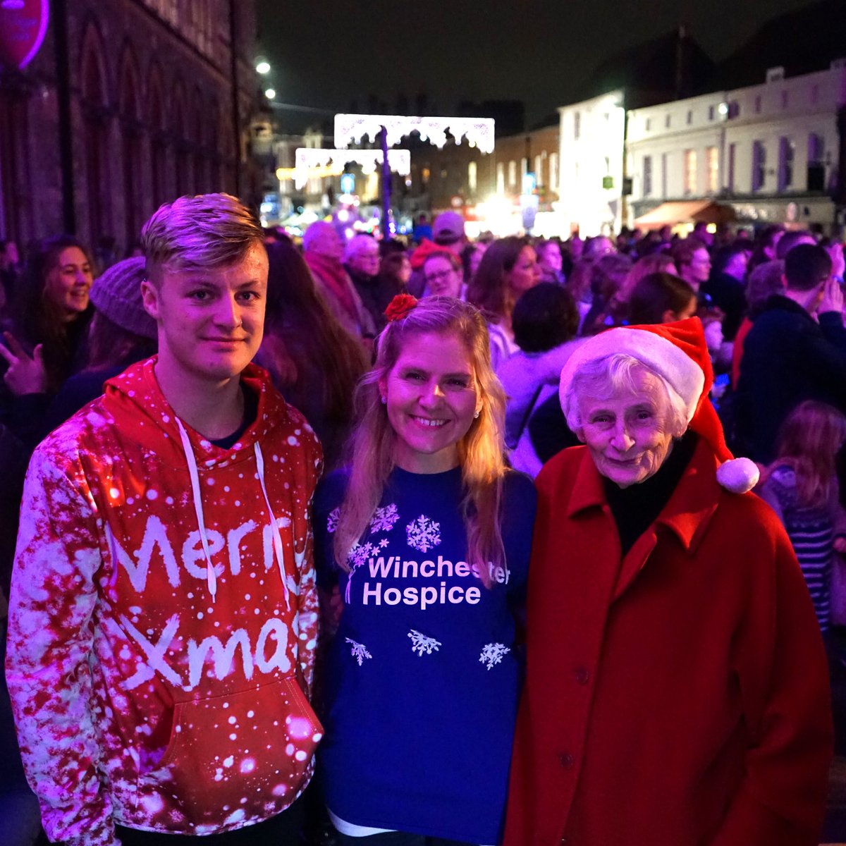 Nominate a local hero to help switch on the Christmas Lights in #WinchesterUK on Thursday 16 November! Don't miss out - nominations close tomorrow. To make a nomination, please visit our website: winchesterbid.co.uk/christmas-ligh…
#WinchHero #WinchLights #FestiveWinch #HelloWinchester