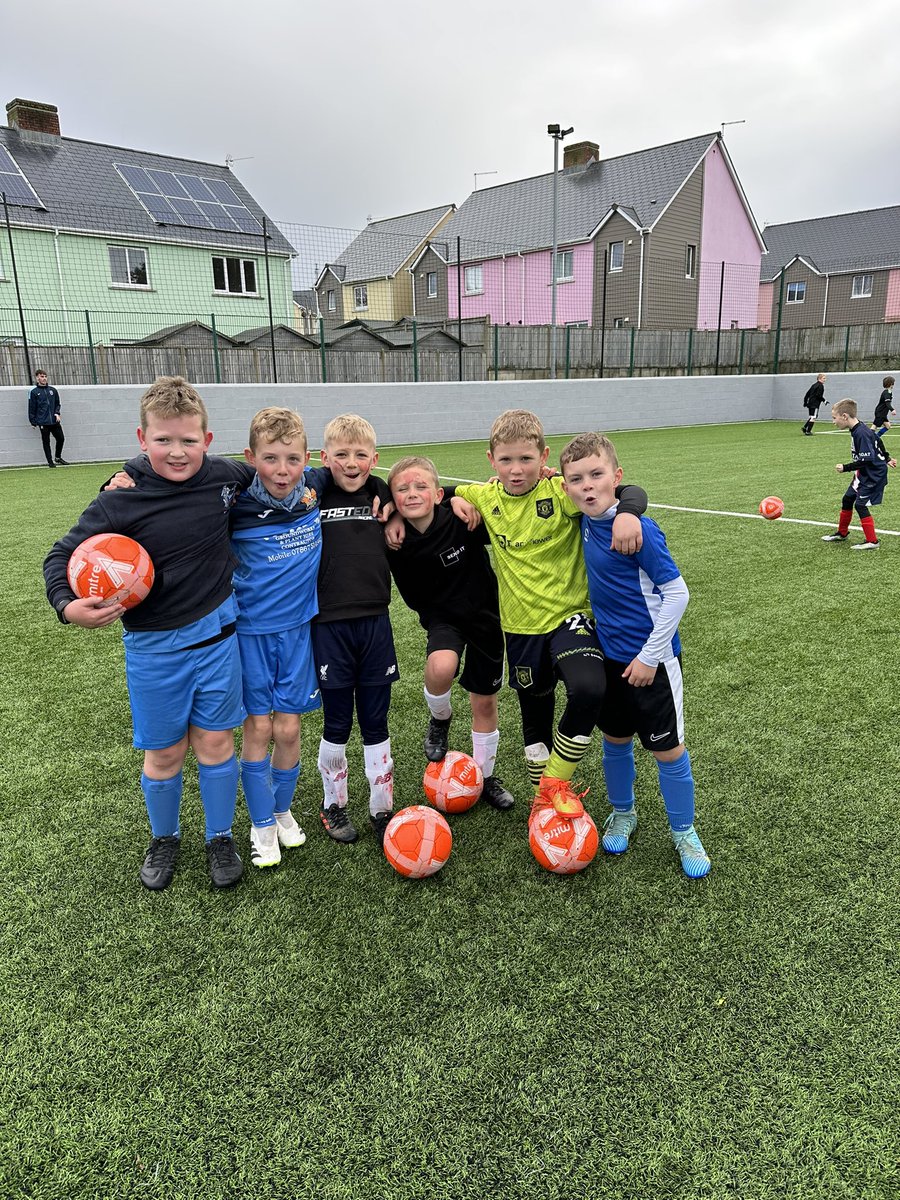 BmoCoaching's tweet photo. Weβve got the @LlandrindodAFC crew with us for our Soccer School in @BowStreetFC today! Great to see these players have enjoyed our Summer sessions and have made the journey across to us! ππ»
#bmocommunity https://t.co/sYQVqXI4oG