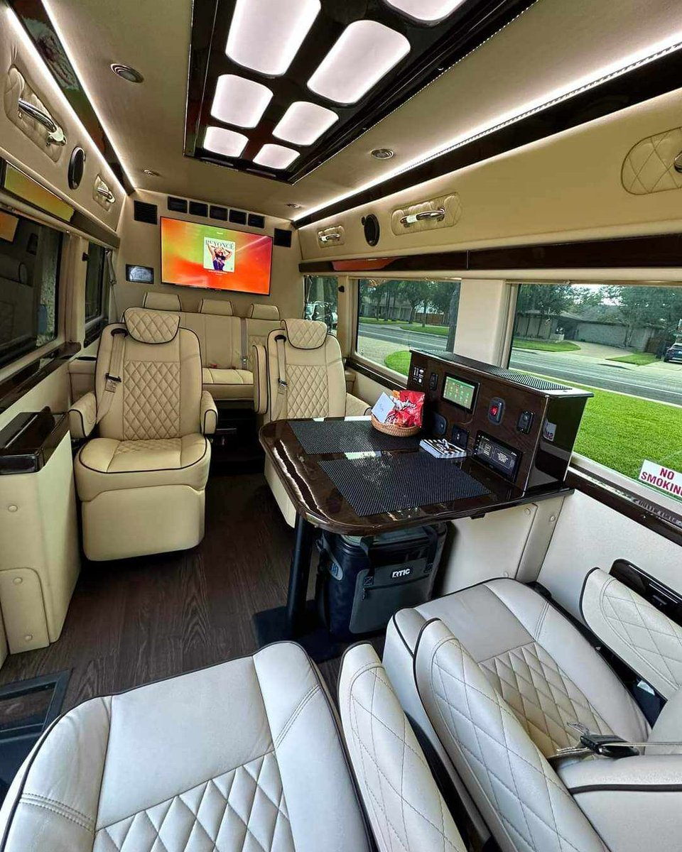LandJet's tweet photo. Not a bad way to travel if you ask us? Crank up the #bey and let's roll.
#travelyourway #mobileoffice #workfromtheroad #ridewithus #landjet
LandJet Austin https://t.co/OjzaXpYV70