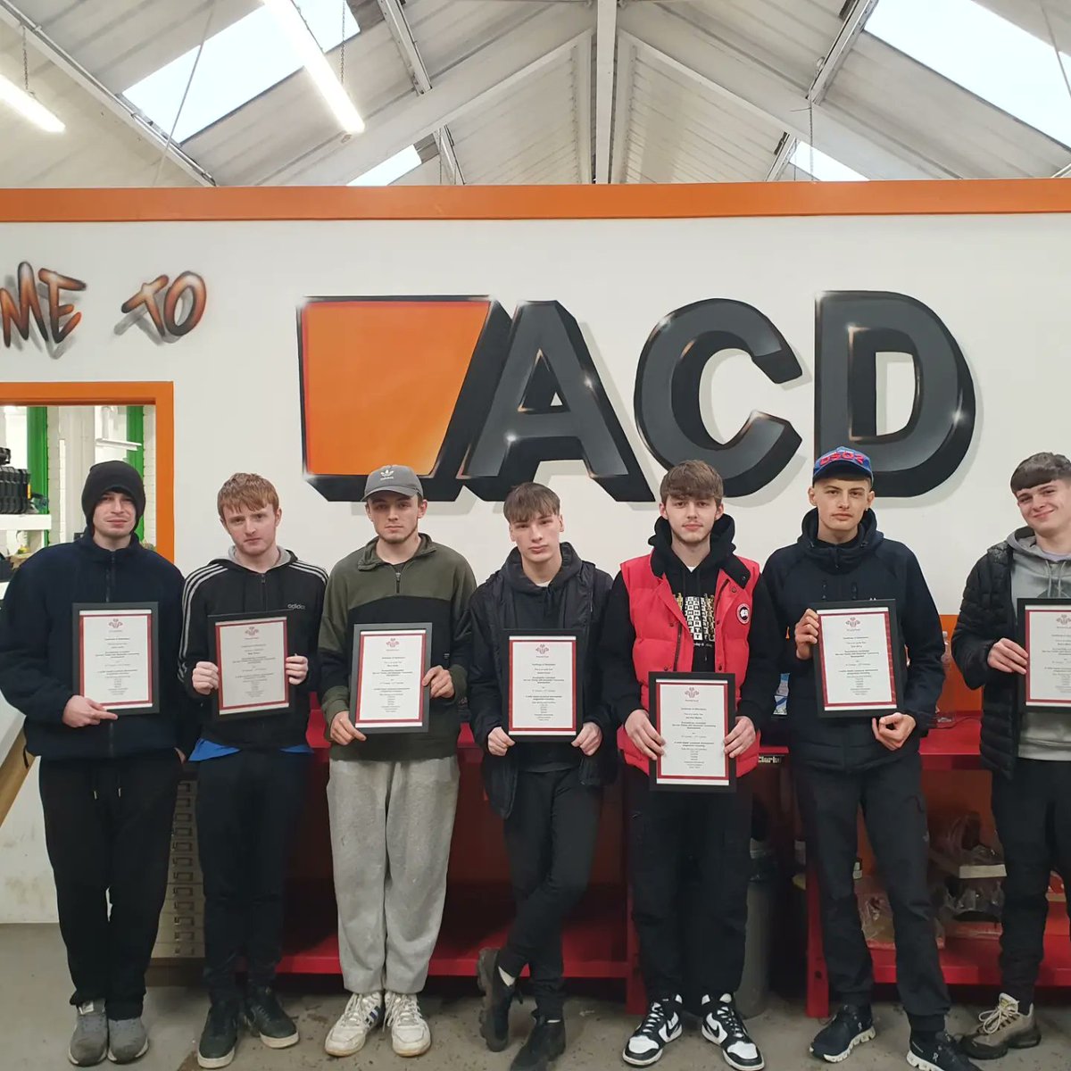 Ending on a High with the Prince's Trust, showing off there certificates and qualifications, it's now time to start a new chapter in there life. @AngusCouncil @apprentice_scot @CITB_UK @ColemanDundee @dundee_angus @dundee_angus @DundeeCouncil @shewittDA @PrincesTrust @