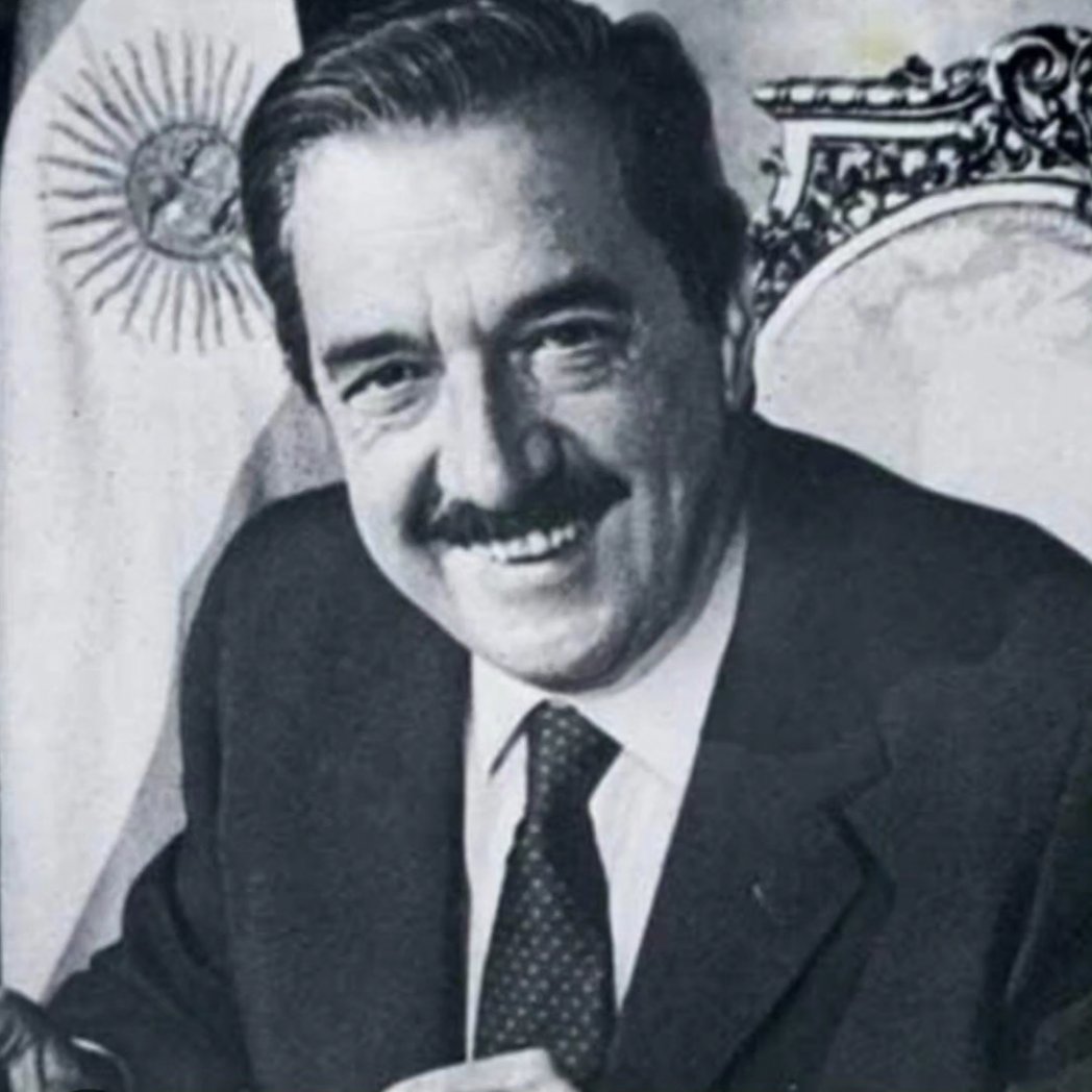 haraselaromo's tweet photo. Un dia como hoy pero hace 40 años retornaba la democracia de la mano de Raúl Alfonsín quien, con liderazgo, coraje y decisión sentó las bases de una democracia por siempre. Estadista como pocos, su figura se agiganta y su legado se mantiene inalterable para todos los argentinos. https://t.co/YwmOQgQLw3