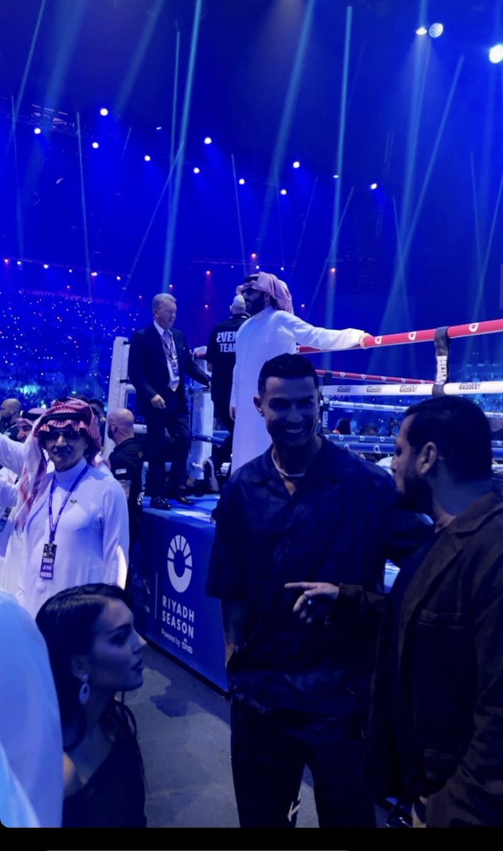 LoyalSachinFan's tweet photo. LOL moment for those who were like Cristiano Ronaldo ignored Salman Khan. Salman bhai ki baat hi alag hai. https://t.co/tQidCGmxmW