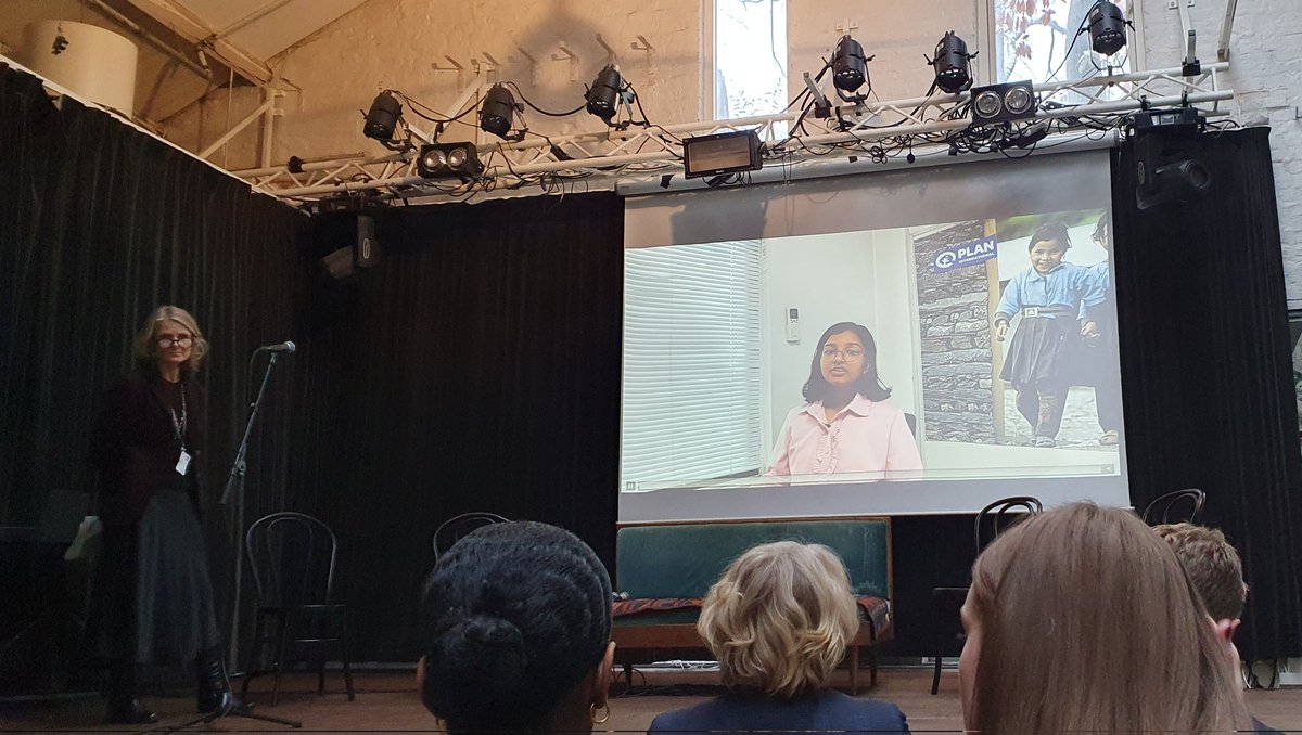 Samikshya (18) fra #Nepal deltok i ungdomskonsultasjoner. På lanseringen av handlingsplan for kvinners rettigheter og likestilling i utviklingspolitikken berømmet hun fokus på avskaffelse av skadelige skikker, som barneekteskap. Viktig at unge kvinners stemmer blir hørt. #sdg5