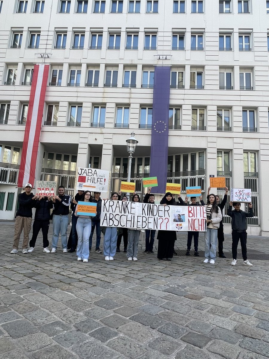 aufstehn tweet media