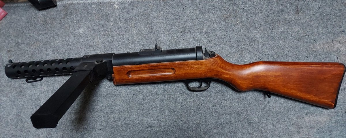 Kgbcar0083's tweet photo. 我が家のSMGのコレクションの1つ
MP18ベルクマン!この放熱筒が堪らない(*゚ー゚)笑
横差しマガジンは個人的にめっちゃ好きです。この銃の為にWW1装備が欲しい!
#SMG
#MP18 https://t.co/yV6vLHrLpl