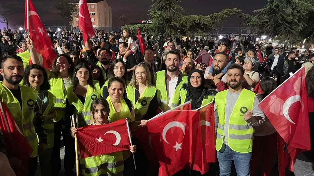 Ahbap_Gebze's tweet photo. Cumhuriyetimizin 100. yılında milli değerlerimizi anmak ve cumhuriyet coşkusunu hep birlikte yaşamak için Gebze Belediyesi'nin düzenlemiş olduğu Cumhuriyet Korteji'ne katıldık. 100. yaşında Cumhuriyet Bayramımız kutlu olsun. Yaşasın Cumhuriyet! 🇹🇷 https://t.co/FyHXCvALHO