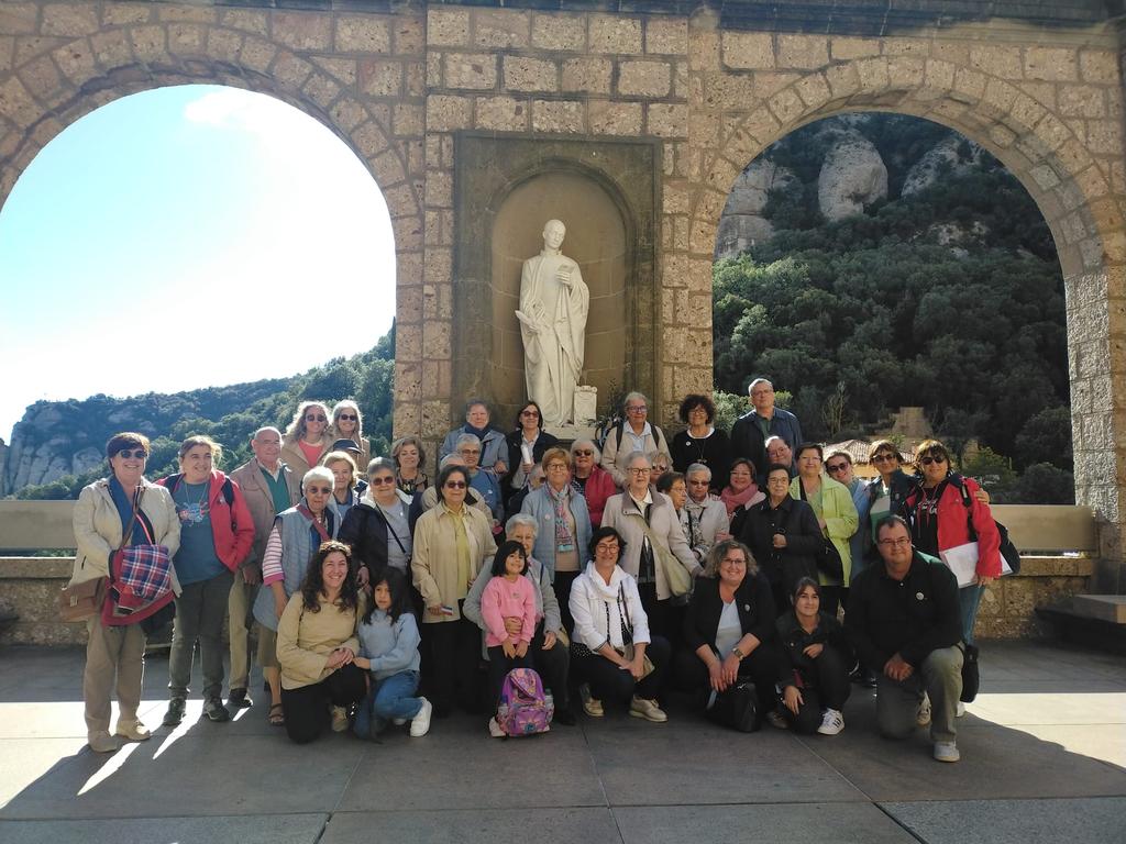 La Família Teresiana de Tortosa seguim els passos de Sant Enric a Montserrat @FETeresiana #FamiliaTeresiana #ConMuéveTe #ComMouTe