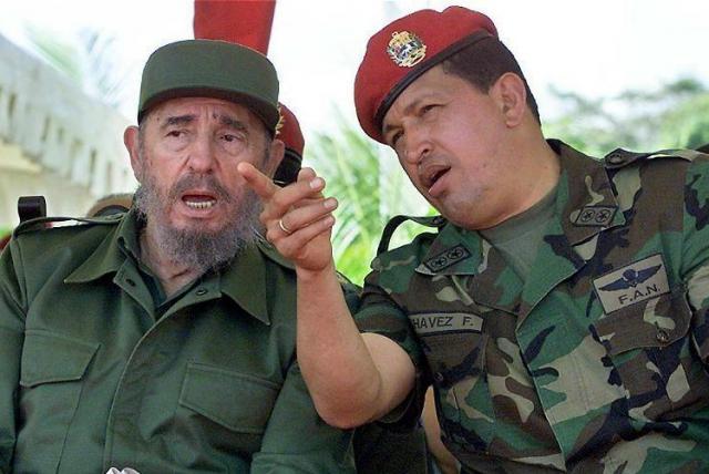 Hace 23 años los Comandantes Hugo Chávez y Fidel Castro suscribieron el Convenio Integral de Cooperación goo.su/h9Mj #DileSíANuestroEsequibo