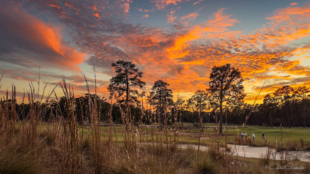 PinehurstResort's tweet photo. Let's start the week with a sunset from The Cradle this weekend. Feels right. https://t.co/0oNmocy0tz