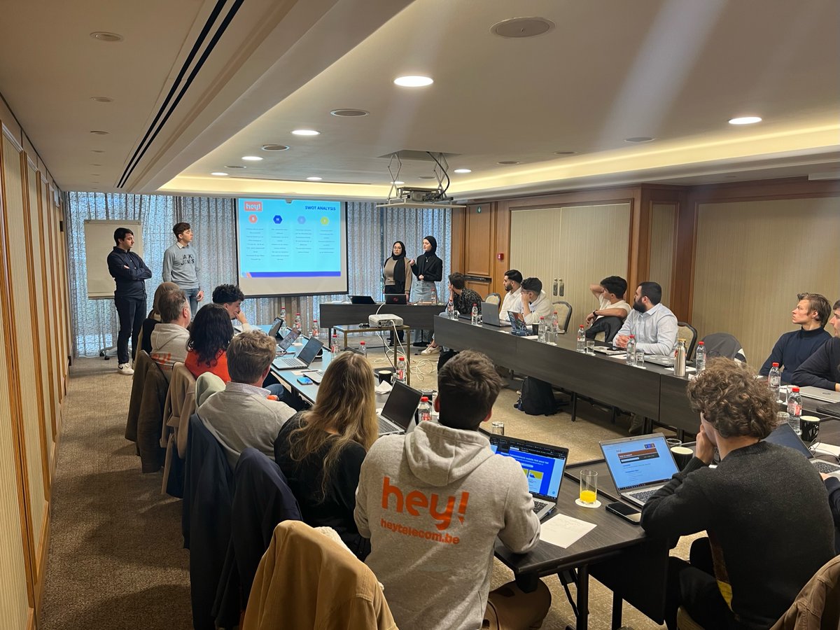 Vandaag is de kick-off van onze hackathon-marathon! Samen met studenten van <a href="/EphecHE/">EPHEC</a>, <a href="/ThomasMoreBE/">Thomas More-hogeschool</a>  en <a href="/BecodeOrg/">BeCode.org</a>  gaan we aan de slag om ons als provider nog beter af te stemmen op de noden van onze klanten. Let's go! zigzaghr.be/orange-belgium…