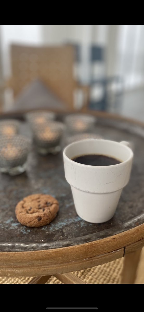 tlbang's tweet photo. Höstlov. ”Jobba hemma” i stugan. Fina grejer. ☕️ 🍪 #Holmedal #Värmland #kaffe #kaka #jobbahemma #hemmakontor https://t.co/kjL3fr9gEA