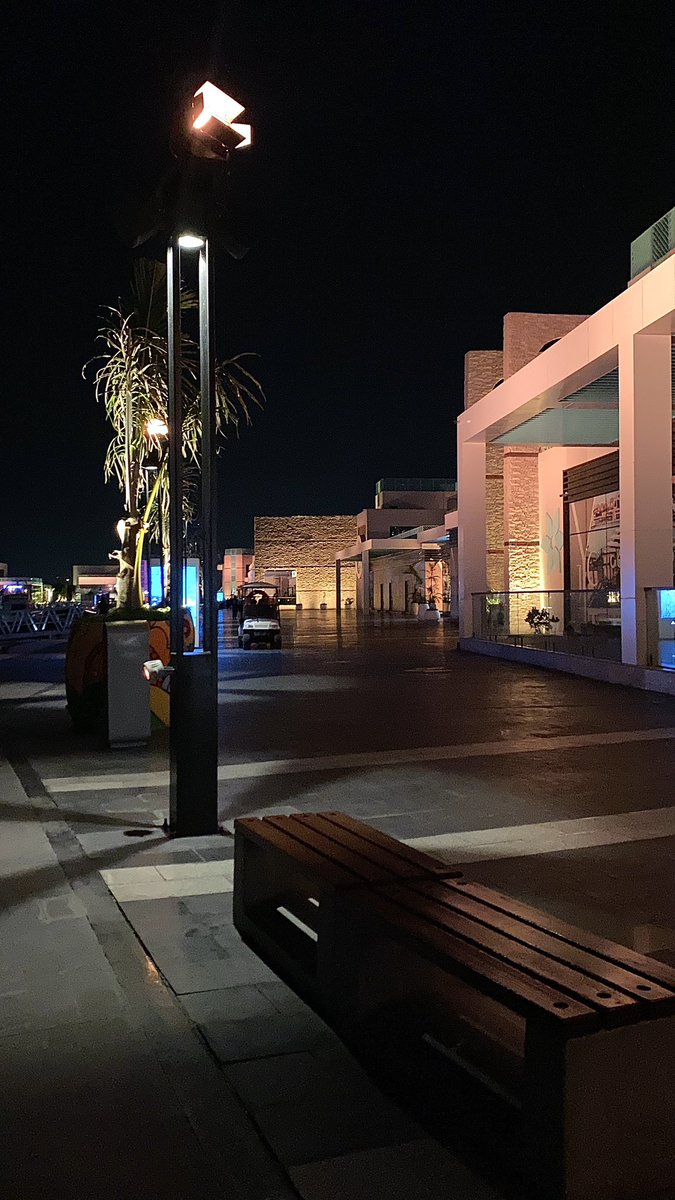 نسمات هالمساء زاهيّه جداً .