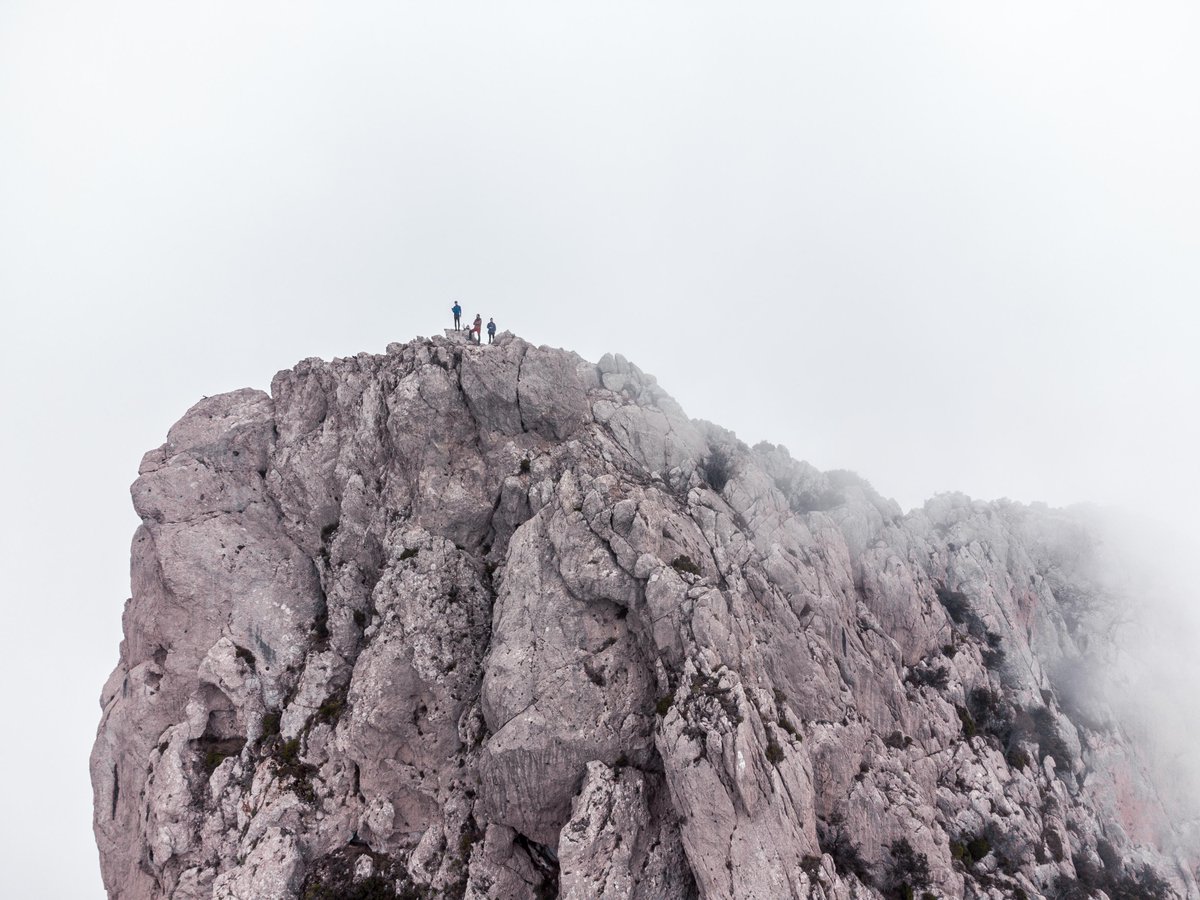 MasAllaDLCiudad's tweet photo. El Kilómetro Vertical del Puig Campana⛰️

Una de la rutas más duras y exigentes que puedes realizar en la #comunidadvalenciana se encuentra en #Finestrat. Tendrás que superar un desnivel de 1000 metros en tan solo 2,5km de distancia.😲

▶️https://t.co/70pm5sysMp https://t.co/gMm0CGuP9r