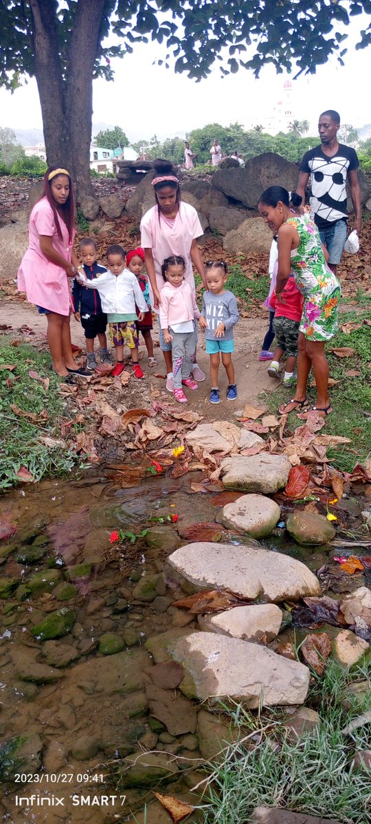 CRangildo's tweet photo. Desde entonces, cada año se le rinde tributo con el gesto simbólico  de  lanzar flores en el río , que representan el amor y la gratitud eternos   hacia el hombre que dio su vida por la libertad y la justicia. Así Culminamos la Jornada Camilo Che .Flores para Camilo https://t.co/zA8DNwr6yr