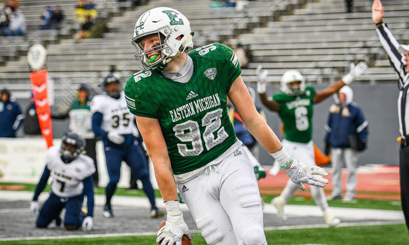 woodwardsports's tweet photo. Las Vegas Raiders DE Maxx Crosby donated $1 million to Eastern Michigan University Athletics. 

EMU will name the football field after @CrosbyMaxx per @AdamSchefter https://t.co/ayf1B47UzK