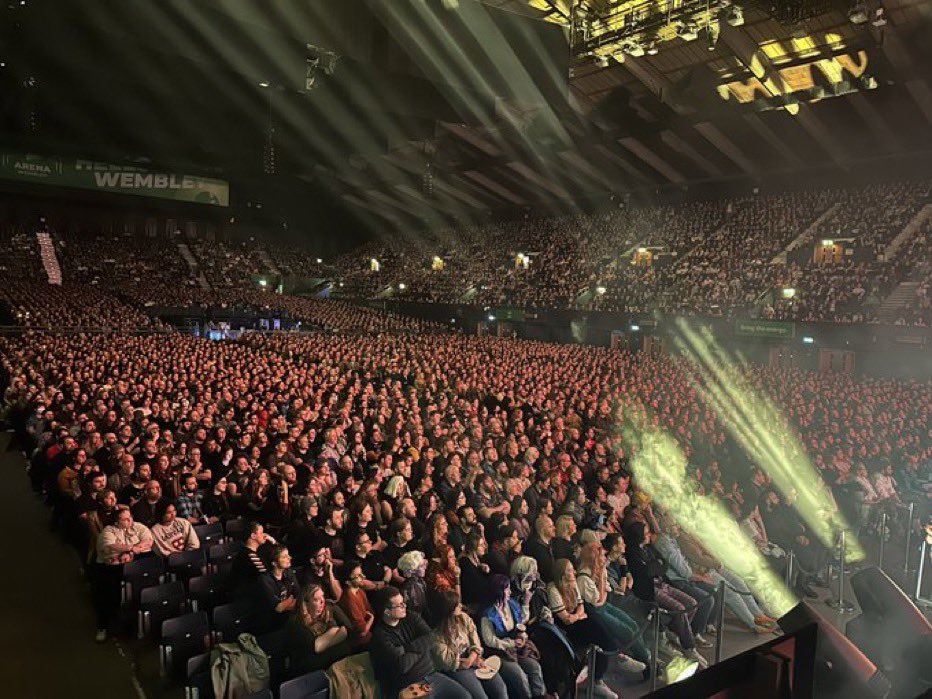 Laura Bailey tweet media