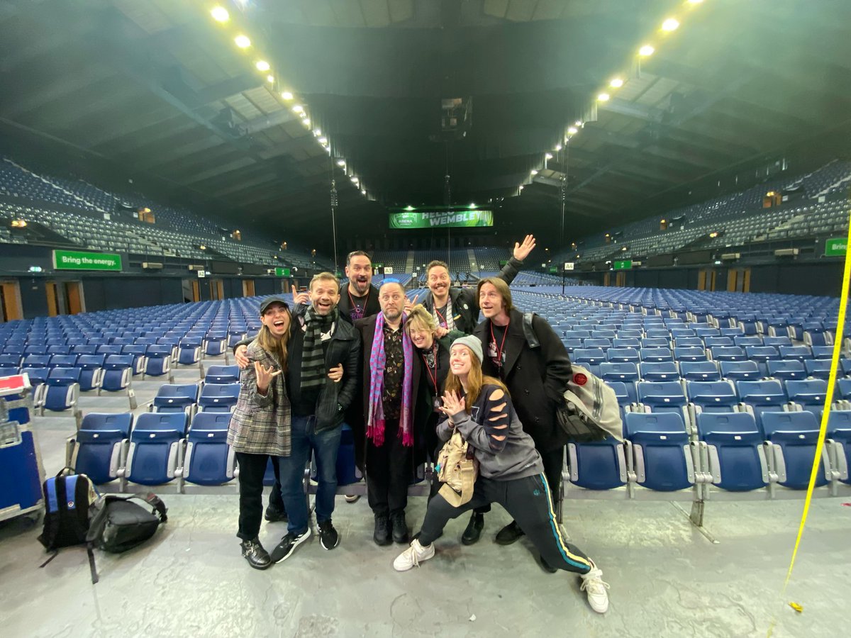 Laura Bailey tweet media