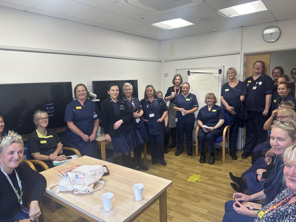 SarahHa88622902's tweet photo. Thank you to our fabulous nurses at QEQM for your openness, honesty and ideas this morning- and for joining me for a cup of tea and biscuits! ⁦@EKHUFT⁩ #teaandtalk #proudchiefnurse https://t.co/cwIfYksHc5