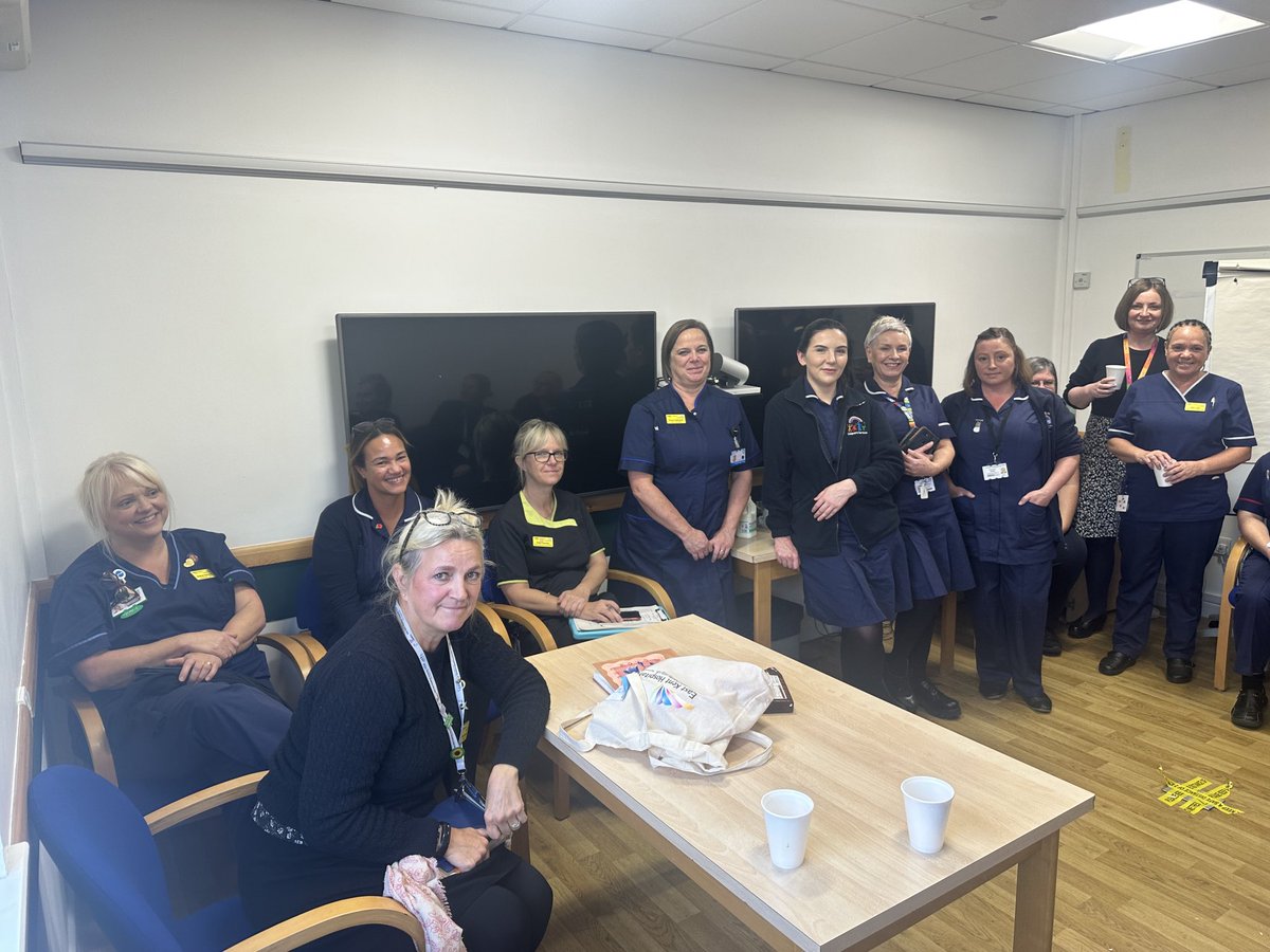 SarahHa88622902's tweet photo. Thank you to our fabulous nurses at QEQM for your openness, honesty and ideas this morning- and for joining me for a cup of tea and biscuits! ⁦@EKHUFT⁩ #teaandtalk #proudchiefnurse https://t.co/cwIfYksHc5