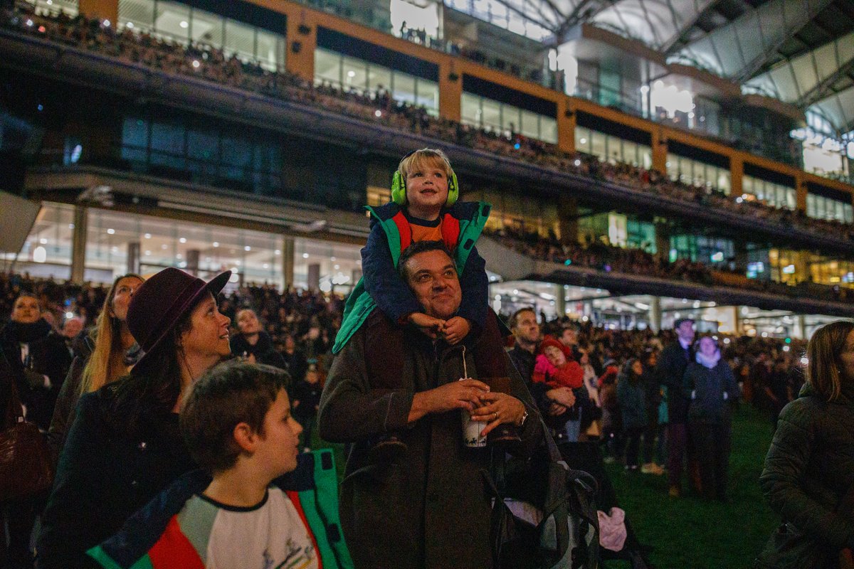 Ascot's tweet photo. 🚨 COMPETITION TIME 🚨

WIN x2 QUEEN ANNE ENCLOSURE TICKETS to the Fireworks Spectacular Family Raceday!
📆  Saturday 4th November 2023

WHAT YOU HAVE TO DO:
❤️ LIKE this tweet
🔁 RT this tweet
🐴 FOLLOW @ascot

ENDS 01/11/2023 at 12:00 PM GMT
Open to UK residents
Only 18+ https://t.co/pCAT1RDnE4