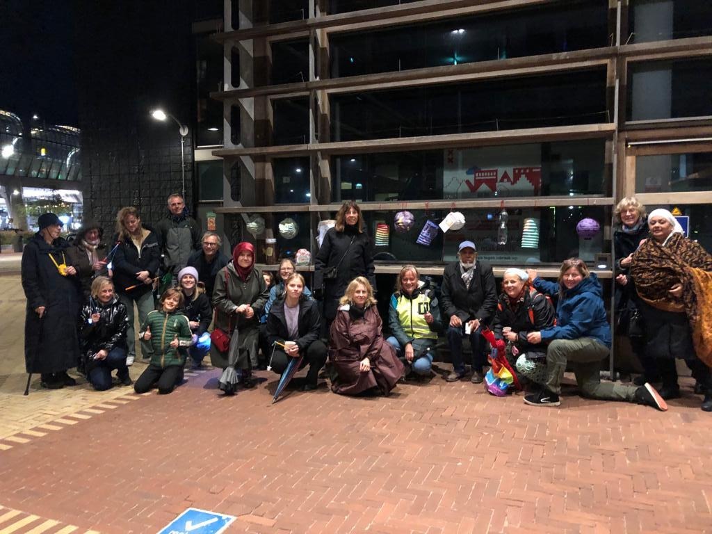 Zondagavond organiseerde onze Kirsten deze lampionnenoptocht voor het behoud van de bomen in Amsterdam-Noord 💚🌳  #Amsterdam #020noord #bomen #natuur #StemPiraat #Piraten #PPDG