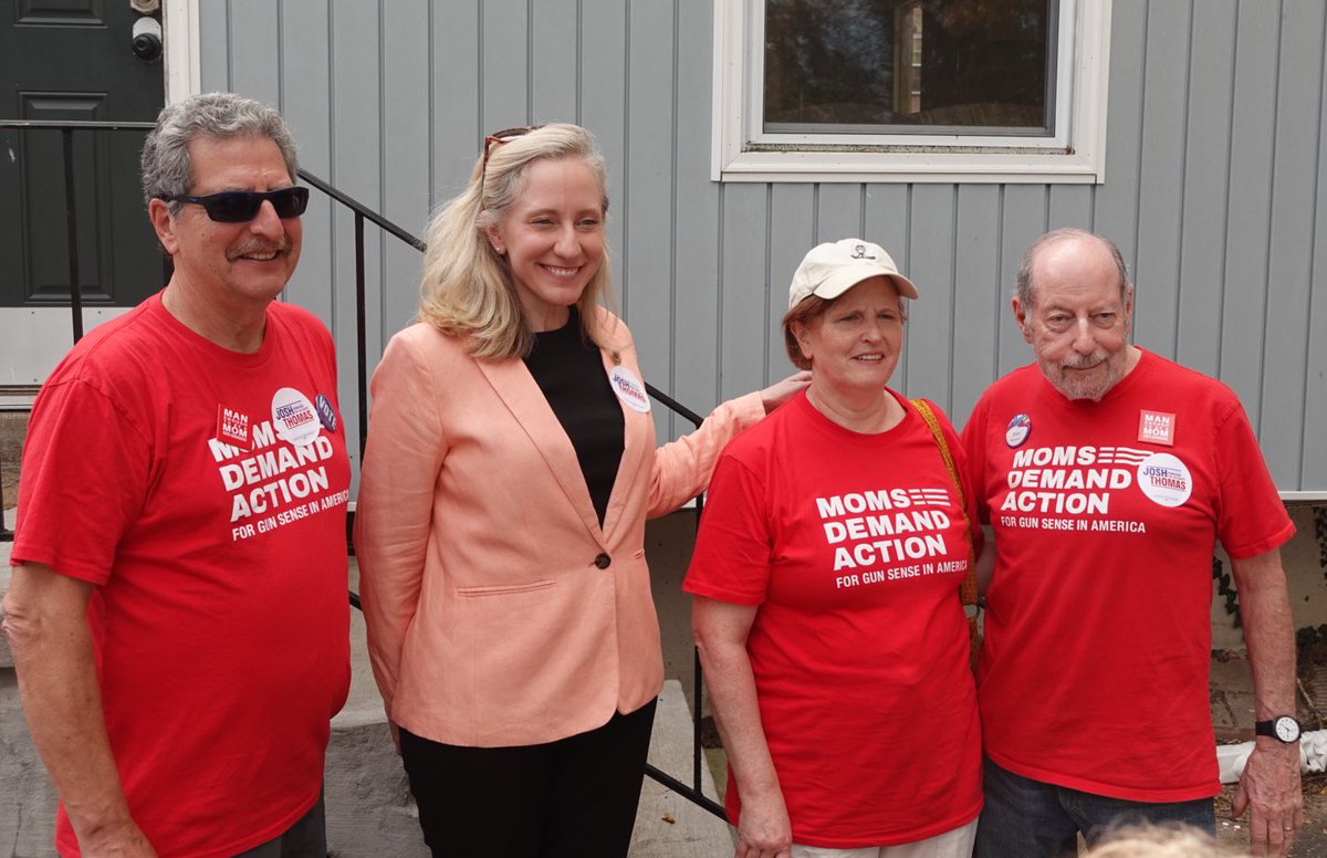 SpanbergerForVA's tweet photo. This weekend, we saw tremendous energy and enthusiasm ahead of November’s critical Virginia elections. 

Our neighbors understand what’s on the line for our Commonwealth. 

Make a plan to vote here: https://t.co/BNHzQeDaB1 https://t.co/CORDv9i9Jb