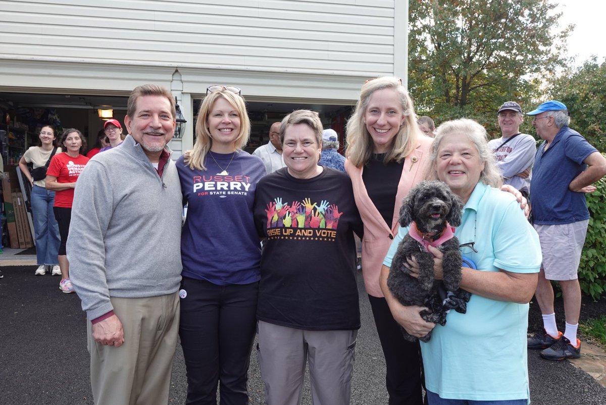 SpanbergerForVA's tweet photo. This weekend, we saw tremendous energy and enthusiasm ahead of November’s critical Virginia elections. 

Our neighbors understand what’s on the line for our Commonwealth. 

Make a plan to vote here: https://t.co/BNHzQeDaB1 https://t.co/CORDv9i9Jb