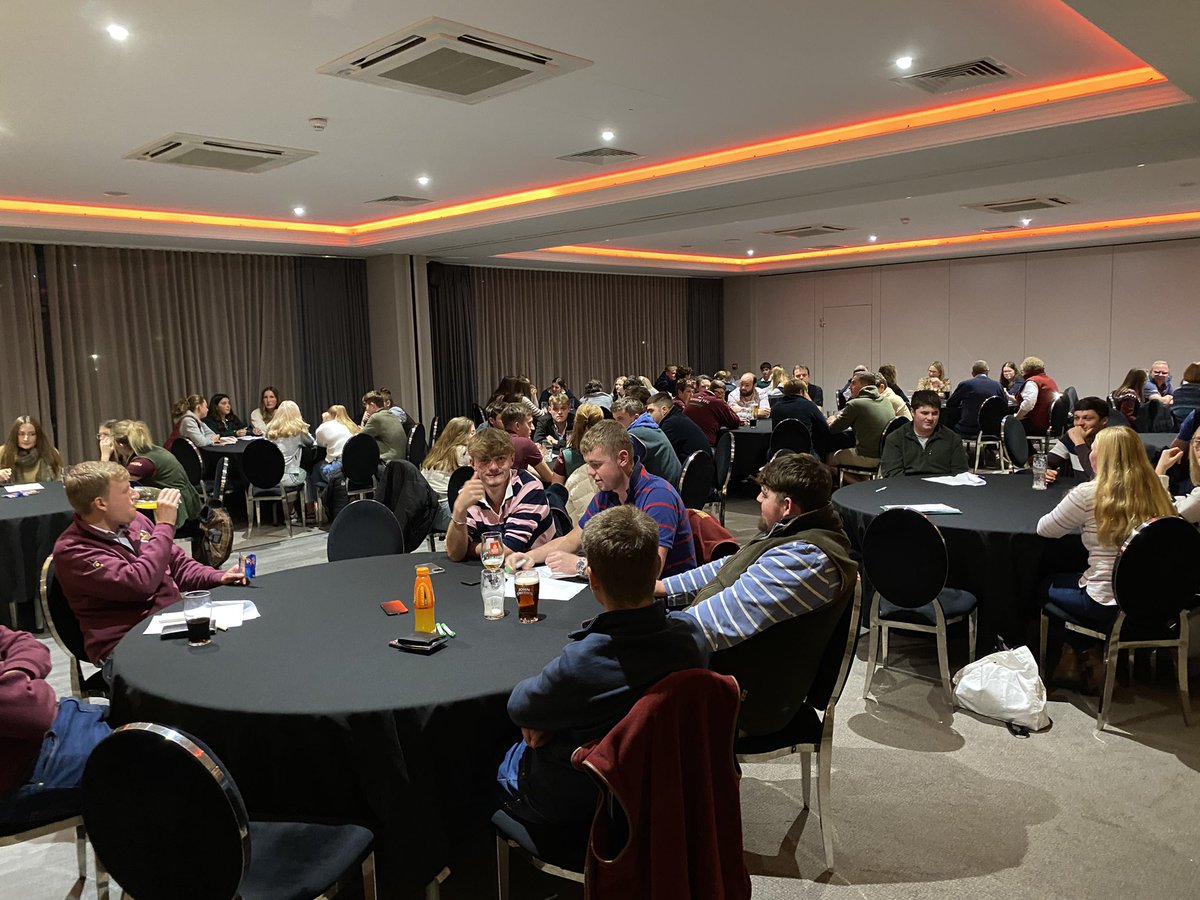 It’s Quiz Time🏆Last night we held our Lincs YFC Pub Quiz Competition. It was a great turnout with a total of 78 people in attendance🥳 A huge thank you to Spalding YFC who kindly hosted the evening and well done to Wainfleet YFC who were crowned the champions👑 #winner #LincsYFC