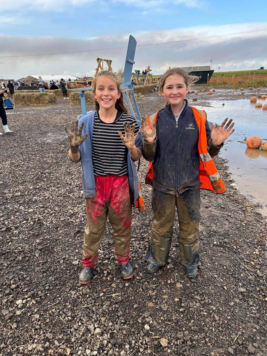 It’s a wrap…. at Bells Pumpkin Patch our members have thoroughly enjoyed supporting the patch. 👏👏👏 Hopefully we’ve also raised some money for charity. 🤞 Launching a pumpkin from a cannon……who even knew that was a thing! 🎃 #pumpkins #lincsyfc #ourmembersarethebest