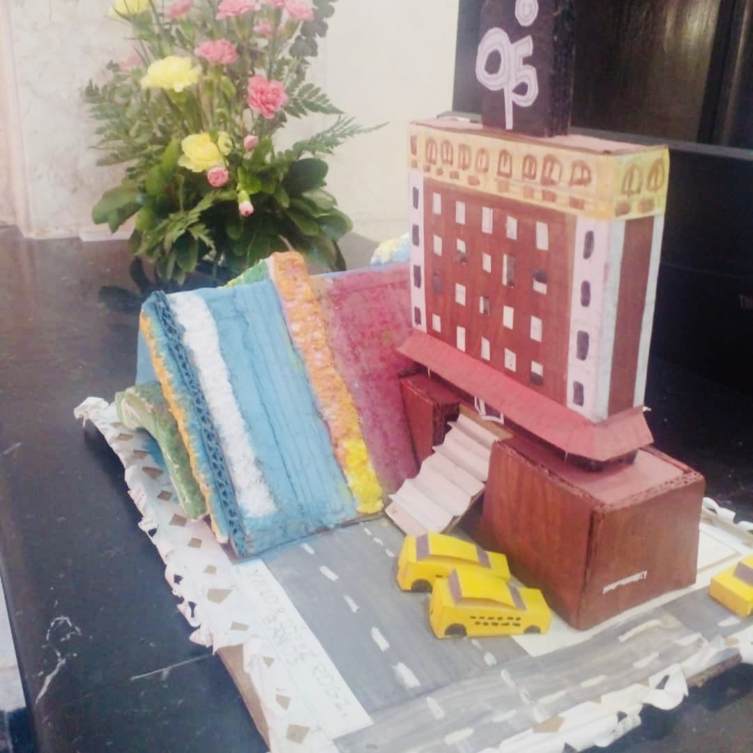 rocpresidente's tweet photo. Hemos recibido un regalo sorpresa de la mano del niño Yailo Rey López Rodríguez , quien ha confeccionado una maqueta inspirada en nuestro hotel, y está dedicada al 95 Aniversario que este año estamos celebrando.Muchas Gracias por tan hermoso detalle.
#95Aniversario https://t.co/nWYJxEagJM