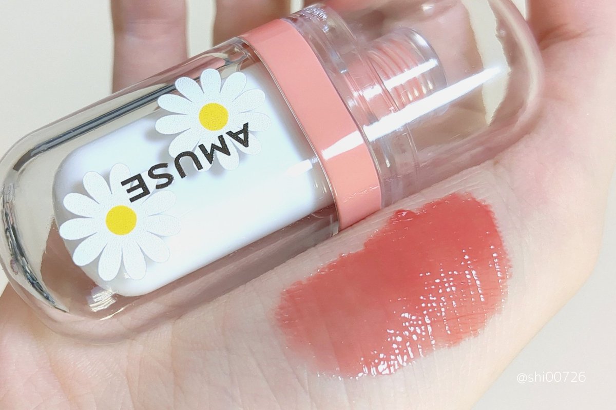 shi00726's tweet photo. AMUSE(@amuse_beauty)のジェルフィットティントのフィグジャムいただいた💄手に出すとコーラルピンクだけど唇の色みが加わるとレッド寄りになった!離れて見ると影が加わって深すぎないフィグカラーに。#precan
この写真のウォニョンが塗ってるカラーのレビューは昨日書いた👇
https://t.co/vJswKBo4JO https://t.co/tyjwoWrzRK