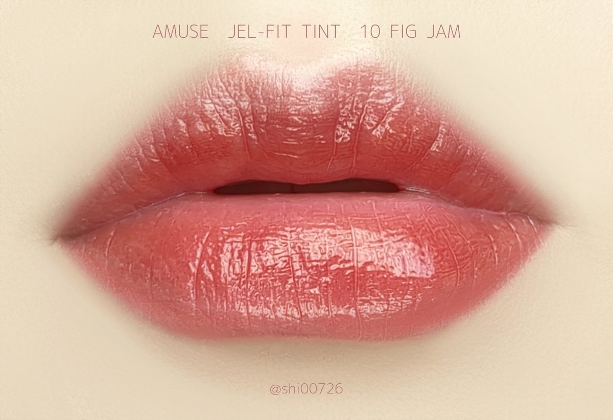 shi00726's tweet photo. AMUSE(@amuse_beauty)のジェルフィットティントのフィグジャムいただいた💄手に出すとコーラルピンクだけど唇の色みが加わるとレッド寄りになった!離れて見ると影が加わって深すぎないフィグカラーに。#precan
この写真のウォニョンが塗ってるカラーのレビューは昨日書いた👇
https://t.co/vJswKBo4JO https://t.co/tyjwoWrzRK