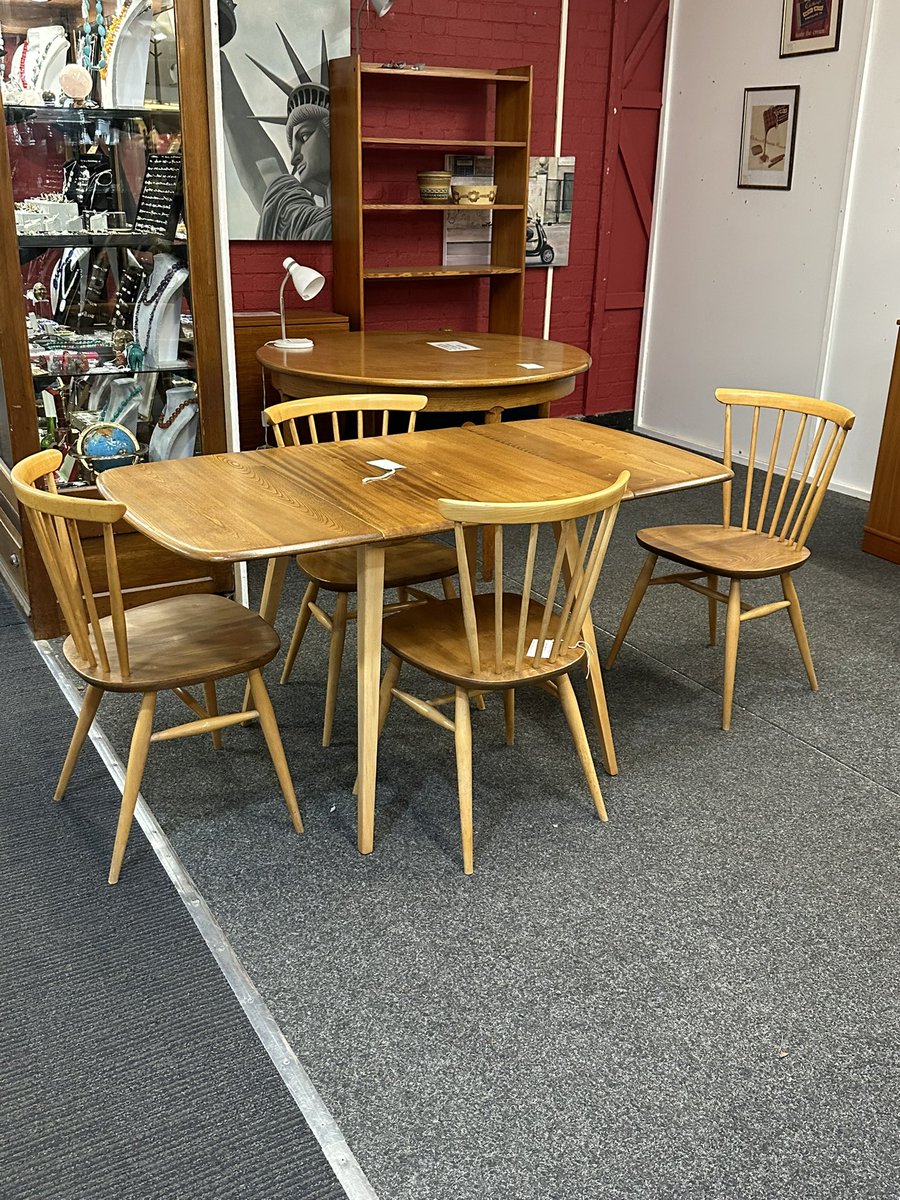 astraantiques's tweet photo. Ercol Blonde Windsor drop leaf table paired with blonde Ercol bow back dining chairs. #ercol #ercolblonde #windsor #dropleaftable #bowbackchairs #ercoltable #ercolchairs #astraantiquescentre #hemswell #lincolnshire https://t.co/1SrMbt2TYg