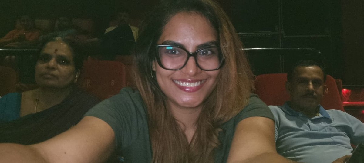 PROHarisarasu's tweet image. ನಟಿ @RoopaRayappa ಅವರ ತಂದೆ ತಾಯಿ #ಟಗರುಪಲ್ಯ ಸಿನಿಮಾ ನೋಡಿ ಕೊಟ್ಟ ರಿವ್ಯೂ ❤️❤️💥

@daali_pictures @Dhananjayaka @KRG_Studios @ukkutni @dr_bhushana @iamruthaprem @vasukivaibhav @PoornaMysore @Itharaanooradha #TagaruPalya