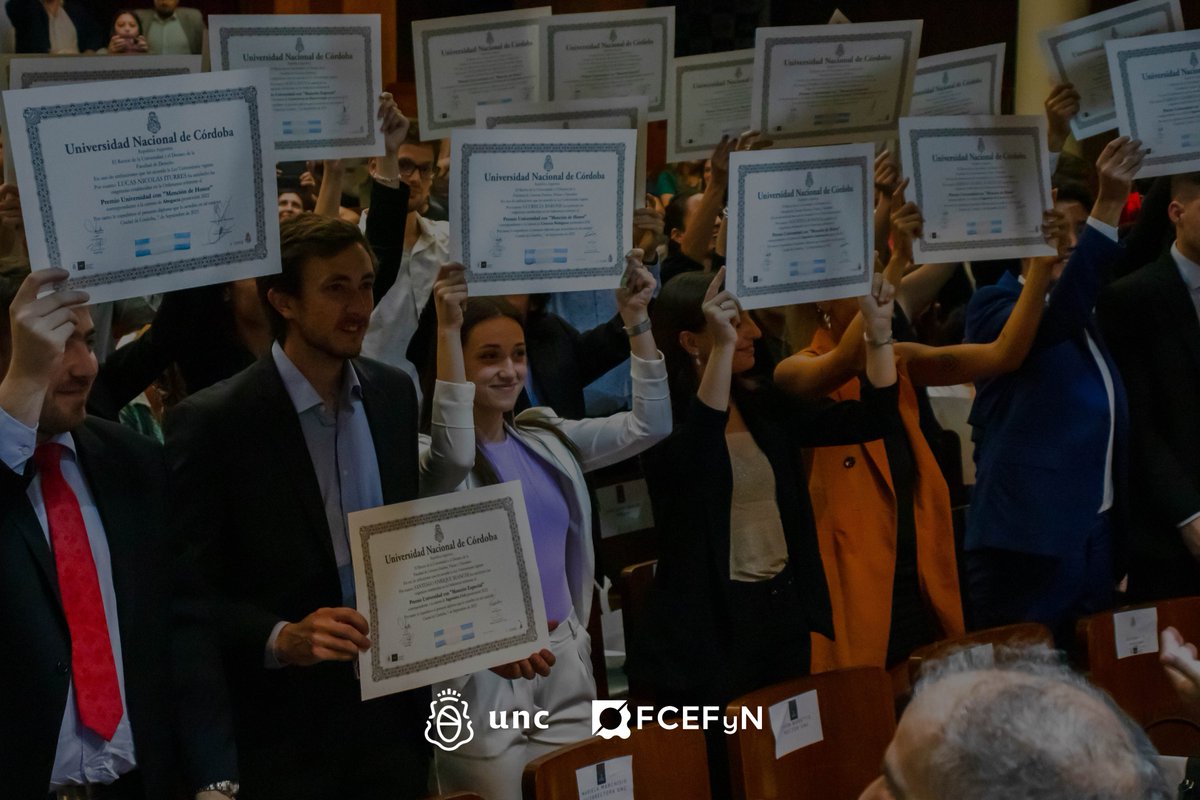 FCEFyN_UNC's tweet photo. Cinco graduadas/os #FCEFyN fueron reconocidos con el #PremioUniversidad
Se destacó el desempeño académico de estudiantes que se graduaron con el promedio de calificaciones más alto de su promoción, y que cursaron la carrera en los plazos dispuestos por el plan de estudios 👏🏽👏🏽 https://t.co/zFrXlHhuzd