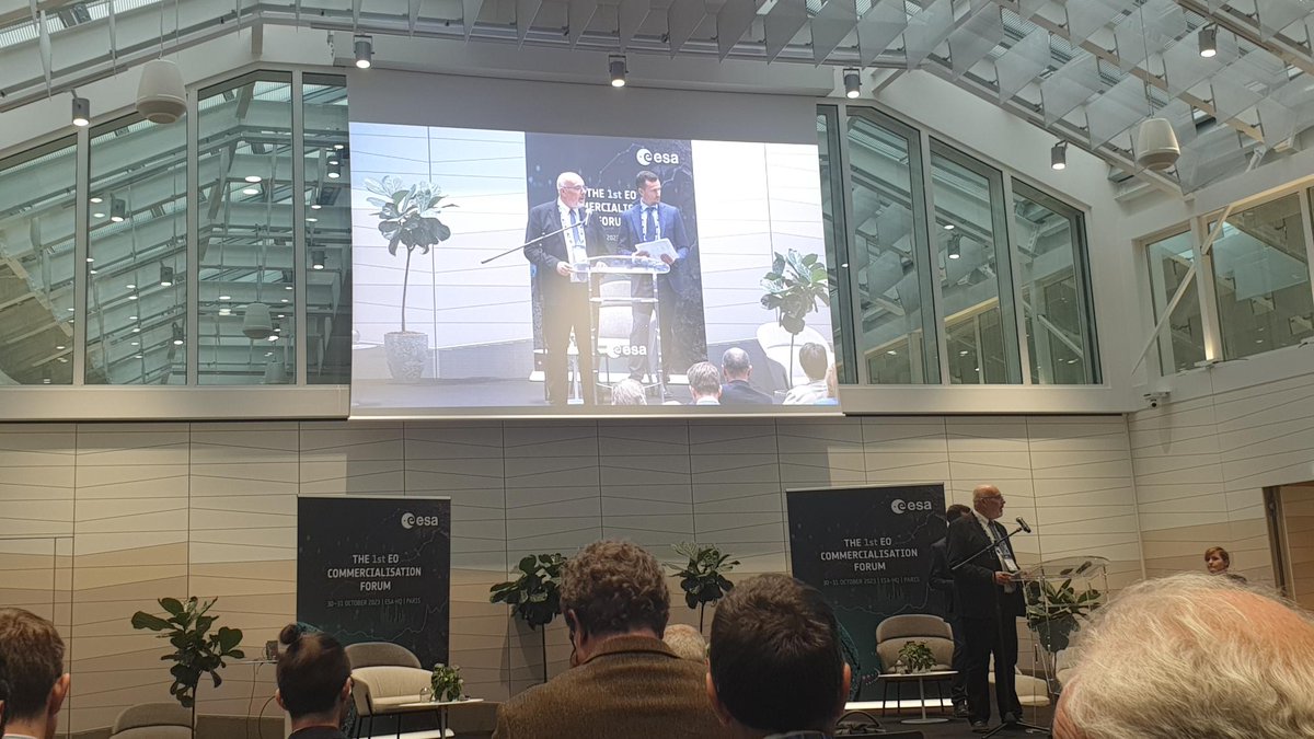 VITO_RS_'s tweet image. Attending @esa&apos;s 1⃣st #EO Commercialisation Forum in Paris! 🛰️💚🌍
philab.esa.int/CommEO/

Let&apos;s discuss the commercial potential and challenges of EO and this #NewSpace approach.
Real-world needs require information from space. 🚀🛰️👩‍💻 We&apos;re ready.

#CommEO