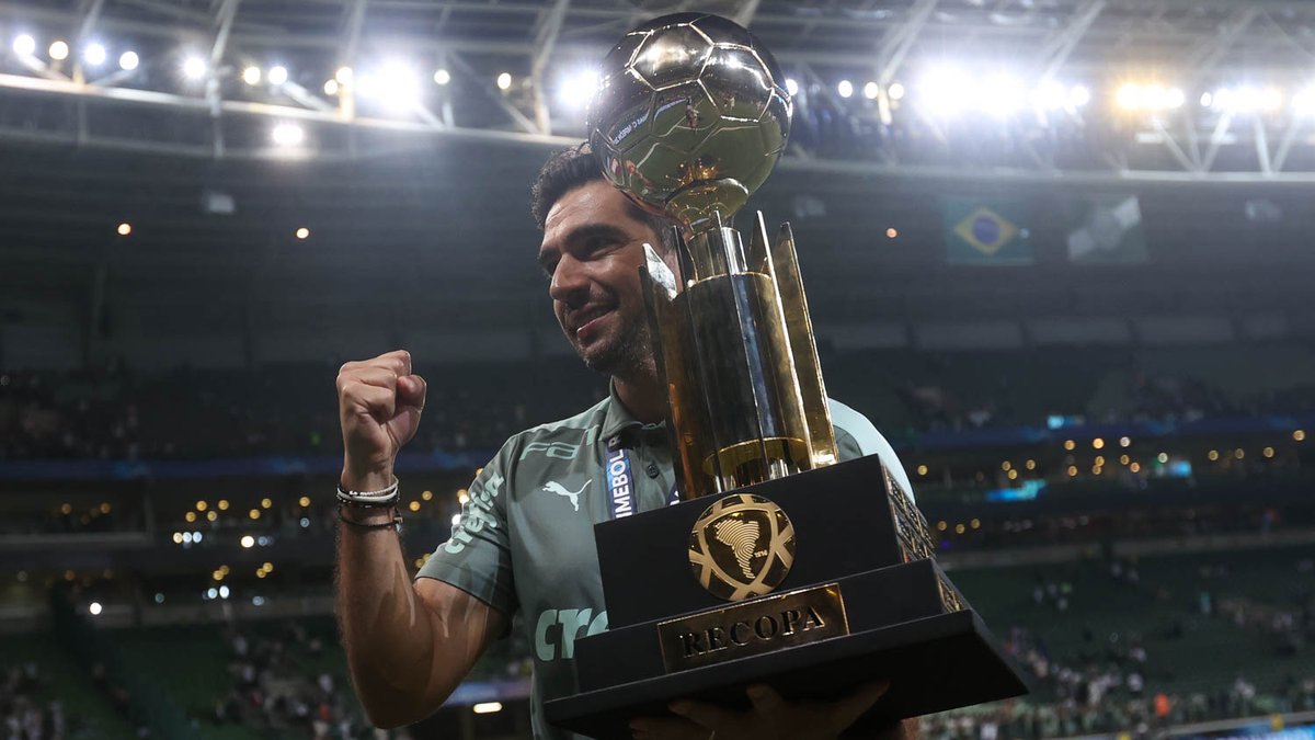 Palmeiras's tweet photo. Três anos de cabeça fria, coração quente e taças erguidas! 👉🧠👈 = 🏆

Em fotos, registros de momentos especiais do Patrão pelo #MaiorCampeãoDoBrasil! 💚

#AvantiPalestra https://t.co/BP0i5bHncJ