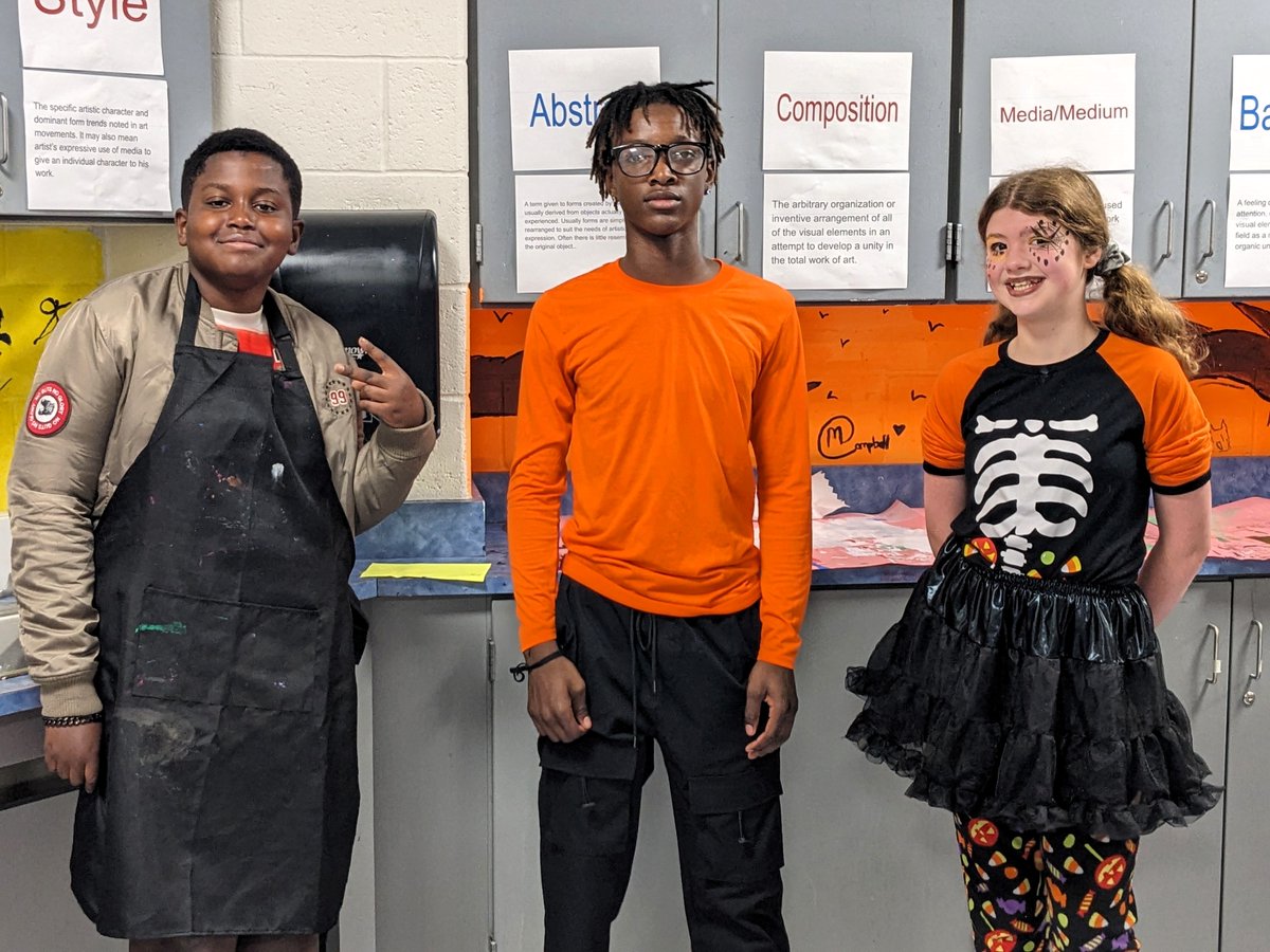 Proud2BeHTSDac's tweet photo. On Friday, students and staff at William Davies Middle School dressed in black and orange!
#Proud2BeHTSD https://t.co/3w8EccZf1j