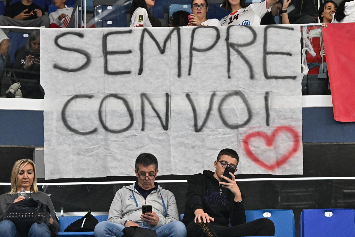 curvbiancorossa's tweet image. 🤍♥️

#MaiSoli
#NoiSiamoMilano

Credit ph. Fiorenzo Galbiati
@PowervolleyMI